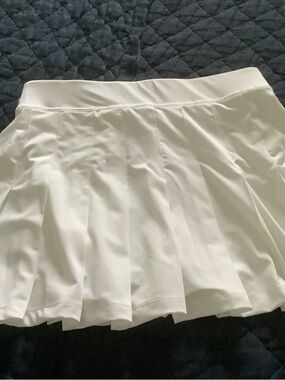 Vineyard Vines White Pleated Mini Skirt